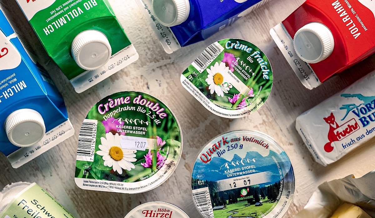 Milch-, Joghurt-, Frischkäse-, Butter-Verpackungen von oben